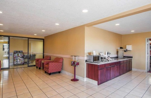 Sublimity Hotel | Bridgeway Inn & Suites: Family-Friendly Stay with Pool