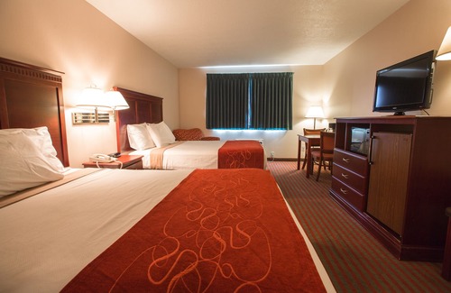 Sublimity Hotel | Bridgeway Inn & Suites: Family-Friendly Stay with Pool