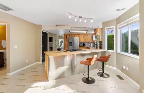 Gresham Apartment | Bridging the Gorge & City: Your Cozy Home!