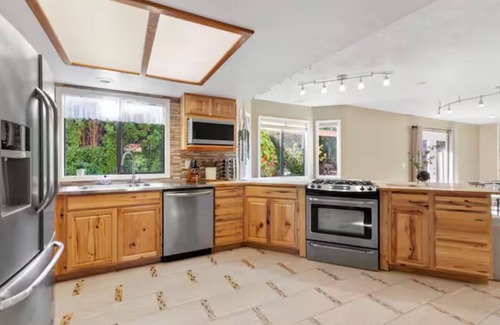 Gresham Apartment | Bridging the Gorge & City: Your Cozy Home!