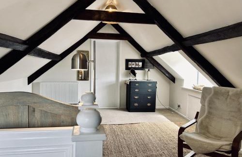 Bridport Apartment | Explore Bridport Town Centre Flat - Child-Friendly Retreat