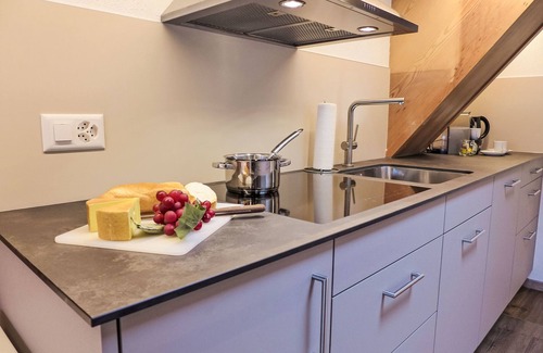 Brienz Apartment | Scenic Brienz Sunset with Ocean and Lake Views, Spa Access