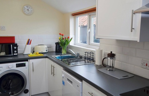 Whitley Bay Cottage | Oceanfront 2-Bedroom Retreat in Old Hartley, Near Whitley Bay