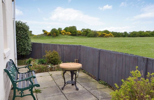 Whitley Bay Cottage | Oceanfront 2-Bedroom Retreat in Old Hartley, Near Whitley Bay