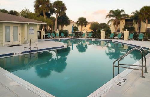 St. Augustine Beach Apartment | Family-Friendly Brigantine Condo 23 with Pool Access