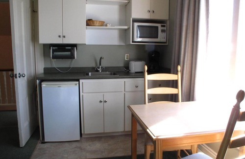 Lunenburg Waterfront Hotel | Inviting Brigantine Inn & Suites: Family-Friendly Comfort