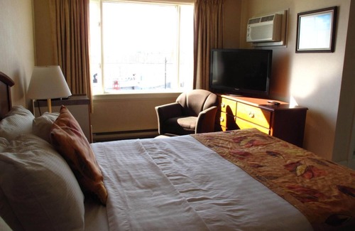 Lunenburg Waterfront Hotel | Inviting Brigantine Inn & Suites: Family-Friendly Comfort