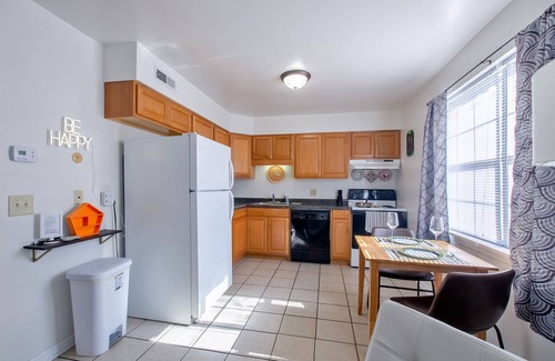 Kokomo Apartment | Cozy 1 Bedroom Apartment Near Shops & Highway - Top Rated
