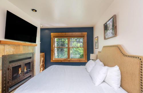 Mountain Village House | Bright 1BR Condo - Walk to Gondola!