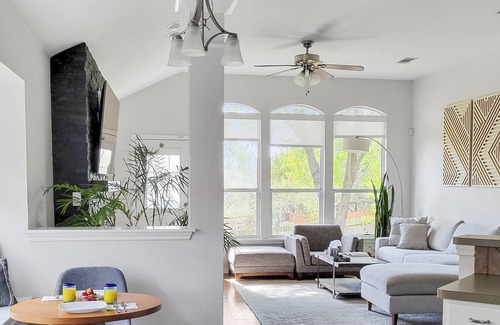 West Oak Hill House | Bright 2/2 with Large Yard & Pet-Friendly Amenities