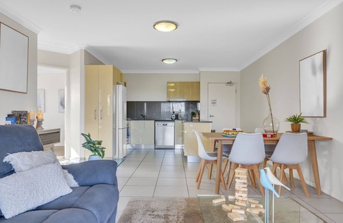Kedron Apartment | Bright 2-Bed with Private Balcony & Serene View