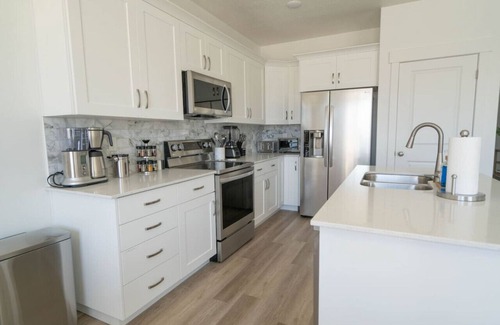 Hyrum House | Bright 2-Bedroom Home with Mountain Views