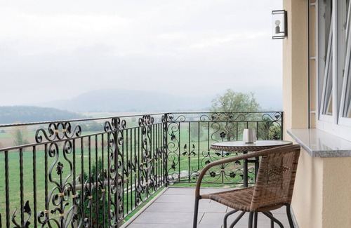 Klettgau Apartment | Cozy 2-Room Apartment with Balcony & Ocean View