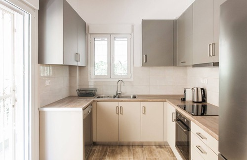 Neo Psychiko Apartment | Inviting 2BD Apartment in Psychiko with Dining & Accessibility