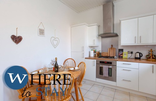 Galashiels Apartment | Bright 2-Bed Apartment in Galashiels with Breakfast Included