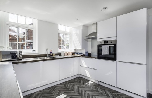 Worksop Apartment | Bright 2-Bed Apartment in Worksop - Rated 10/10 for Comfort