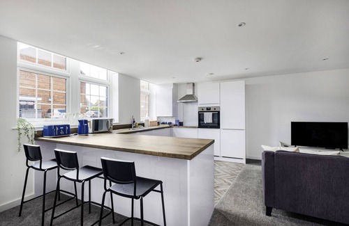 Worksop Apartment | Bright 2-Bed Apartment in Worksop - Rated 10/10 for Comfort