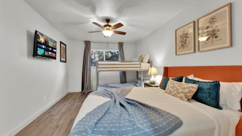 Clarksville Apartment | Bright 2Bed in Downtown Austin - Close to Everything