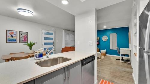 Clarksville Apartment | Bright 2Bed in Downtown Austin - Close to Everything