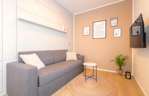 Holesovice Apartment | Cozy 2BR Retreat with Balcony & Free Parking for Families