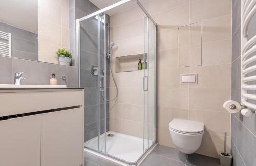 Holesovice Apartment | Cozy 2BR Retreat with Balcony & Free Parking for Families