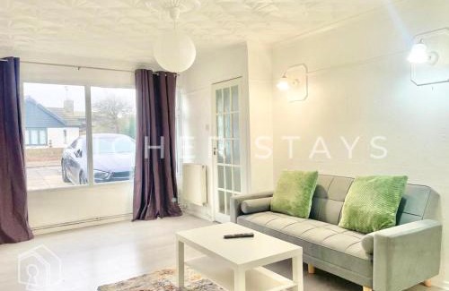 Tilbury House | Bright 3-Bedroom House, Driveway and Garden