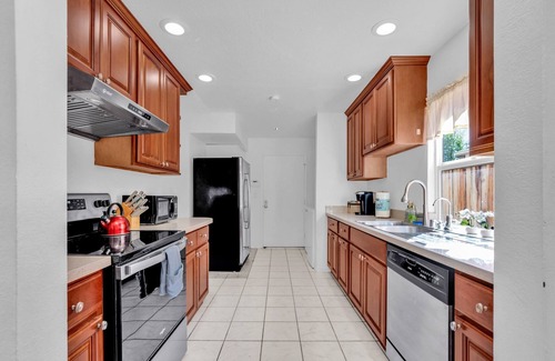 Fremont House | Bright 3BR Home with Kitchen & Breakfast in SF Bay Area