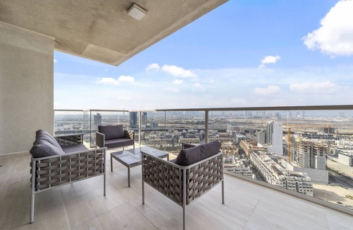 Jumeirah Village Circle Apartment | Bright 4 BD Penthouse with Pool and Child-Friendly Access