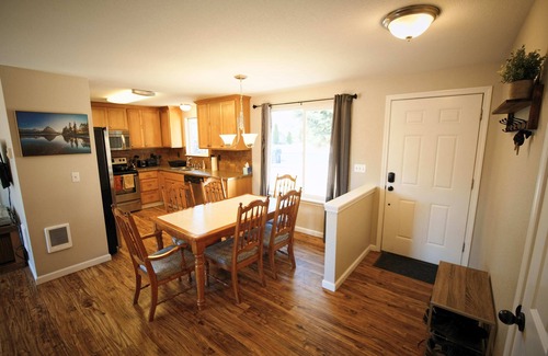 Redmond House | Bright 4-Bedroom Home with Big Backyard Near Airport