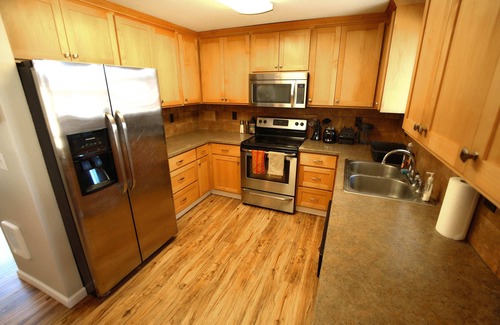 Redmond House | Bright 4-Bedroom Home with Big Backyard Near Airport
