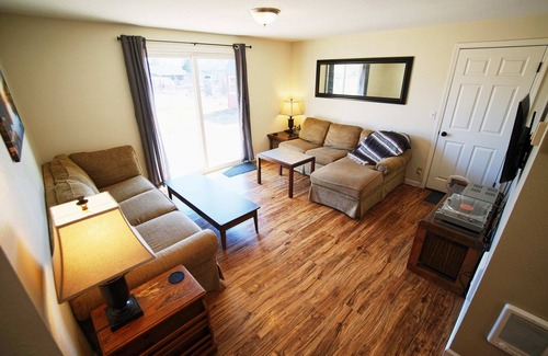 Redmond House | Bright 4-Bedroom Home with Big Backyard Near Airport
