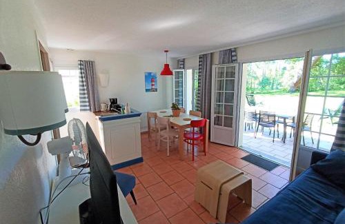 Moliets-et-Maa House | Bright 50 M Retreat for 6 with Balcony & Garden Oasis