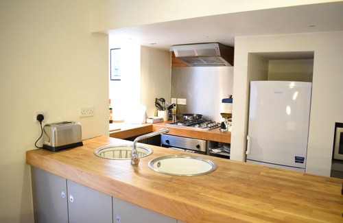 Finsbury Park Apartment | Bright 1BD Garden Flat with Spa & Breakfast Included