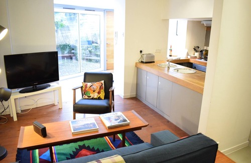 Finsbury Park Apartment | Bright 1BD Garden Flat with Spa & Breakfast Included