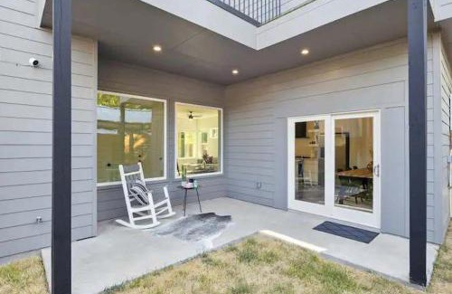 Montopolis House | Bright & Airy 3BR - Perfect Location and Balcony