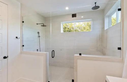 Montopolis House | Bright & Airy 3BR - Perfect Location and Balcony