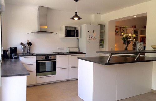 Beg-Meil House | Cozy Beach Retreat: Guest Rated 9.6, Steps from the Shore