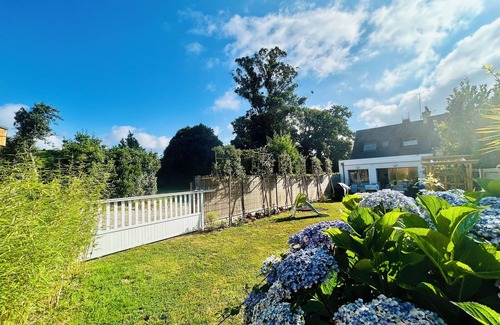 Beg-Meil House | Cozy Beach Retreat: Guest Rated 9.6, Steps from the Shore