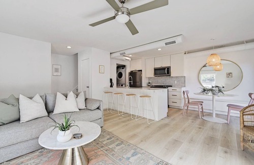 South Lamar Condo | Bright&Airy Condo min from DT, Zilker, and SoCo!