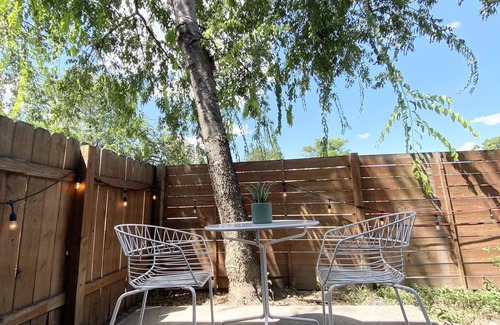 South Lamar Condo | Bright&Airy Condo min from DT, Zilker, and SoCo!