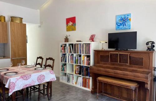 Caldes d'Estrac Apartment | Bright airy family style 7 min walk to beach