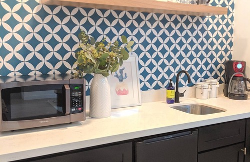 Gainesville House | Bright & Airy House for 12 - Walk to Campus, Family Friendly!