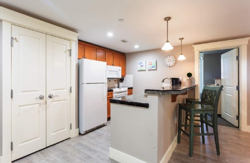 Baytowne Wharf Condo | Relaxing Retreat: Ocean Views & Pool Steps from Excitement