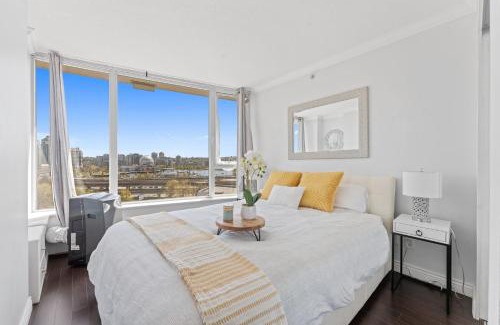 Crosstown Apartment | Bright and Airy 1BR in Vibrant Chinatown