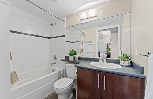 Crosstown Apartment | Bright and Airy 1BR in Vibrant Chinatown