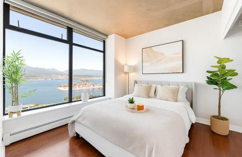 Gastown Apartment | Bright and Airy 2BR with Incredible Mountain Vista