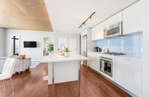 Gastown Apartment | Bright and Airy 2BR with Incredible Mountain Vista