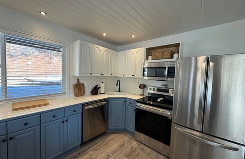 Bayfield House | Bright Lakeside Bungalow with Ocean and Lake Views