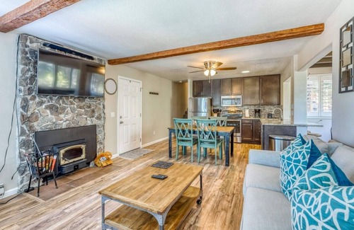 Truckee Condo | Bright and airy, newly remodeled ski-in ski-out 2BR/1.5BA 880ft condo