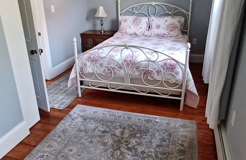 Bristol Apartment | Bright Two-Bedroom Apartment in Downtown Bristol